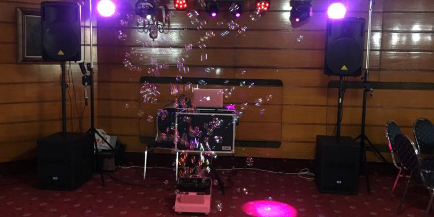 Masina de baloane in functiune